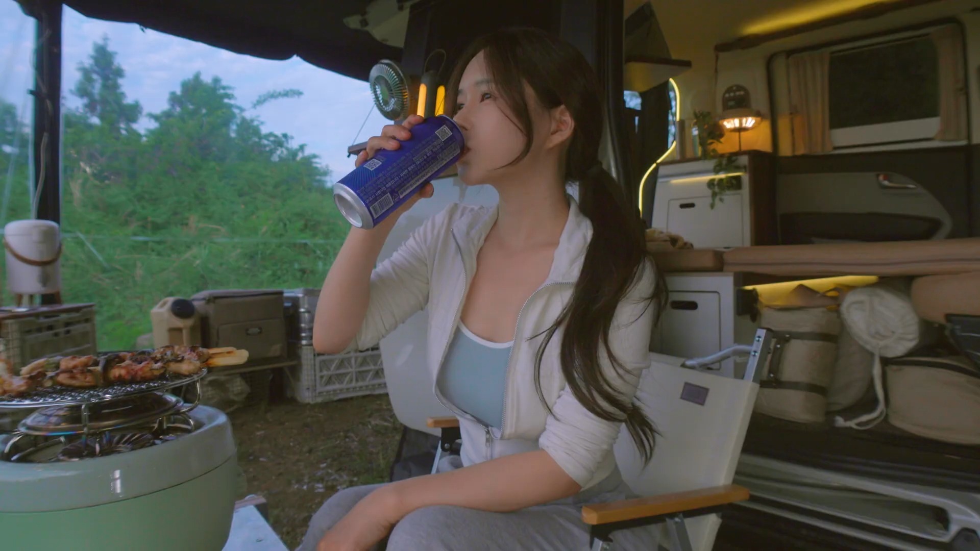 经历家暴后离婚，50岁脱口秀新人“房主任”出道